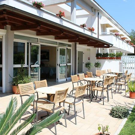 Hotel Mare Azzurro Террачина Экстерьер фото