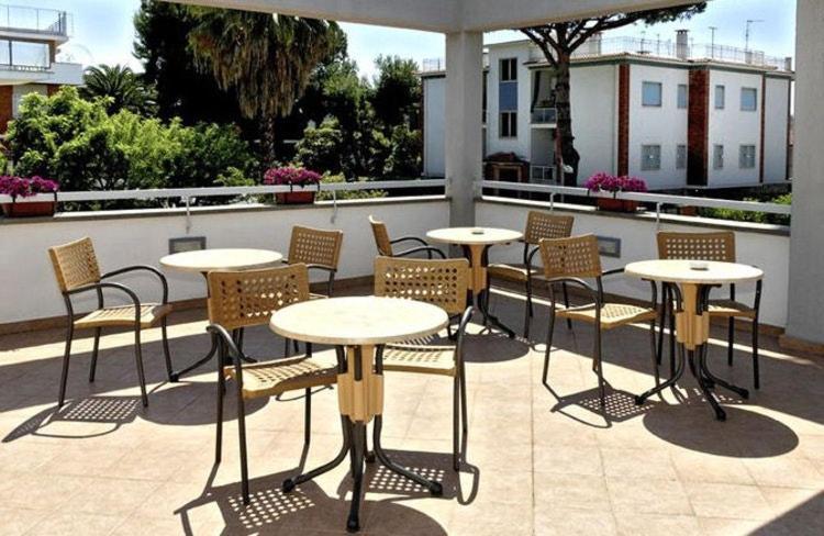Hotel Mare Azzurro Террачина Экстерьер фото