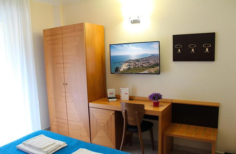 Hotel Mare Azzurro Террачина Экстерьер фото