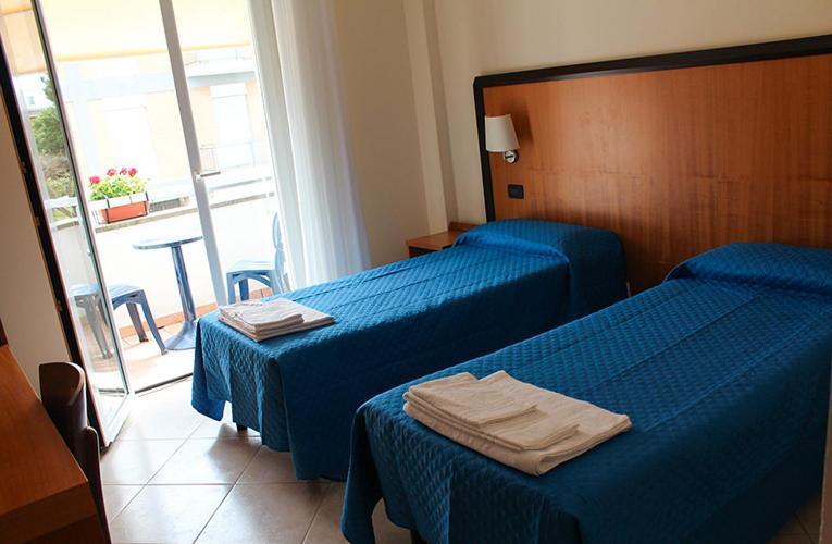 Hotel Mare Azzurro Террачина Экстерьер фото