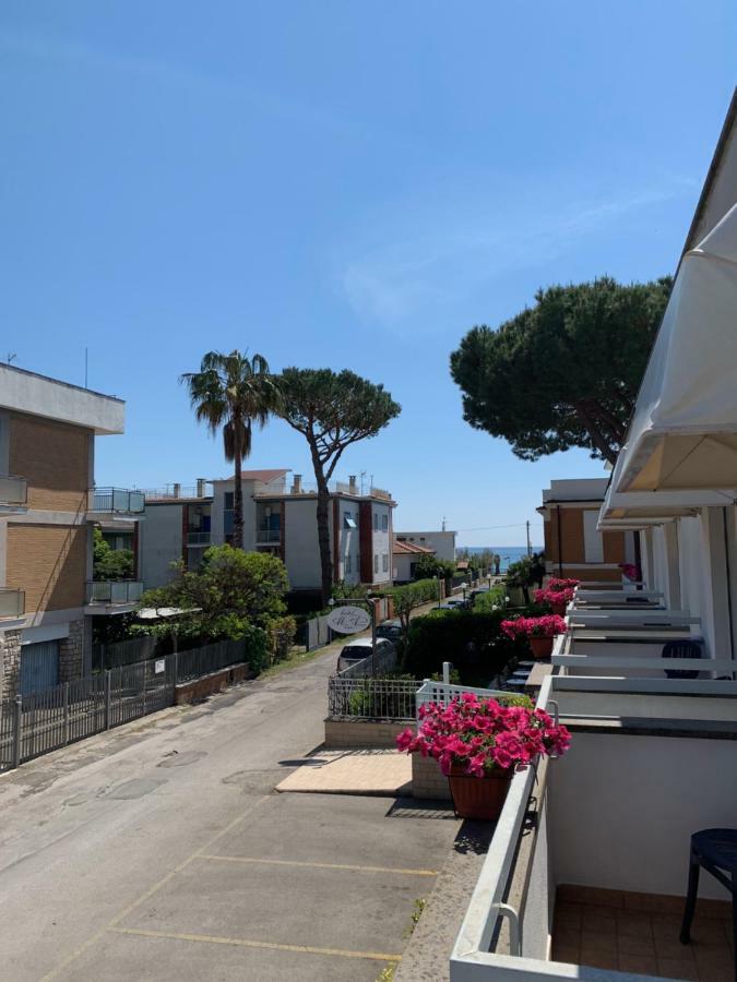 Hotel Mare Azzurro Террачина Экстерьер фото