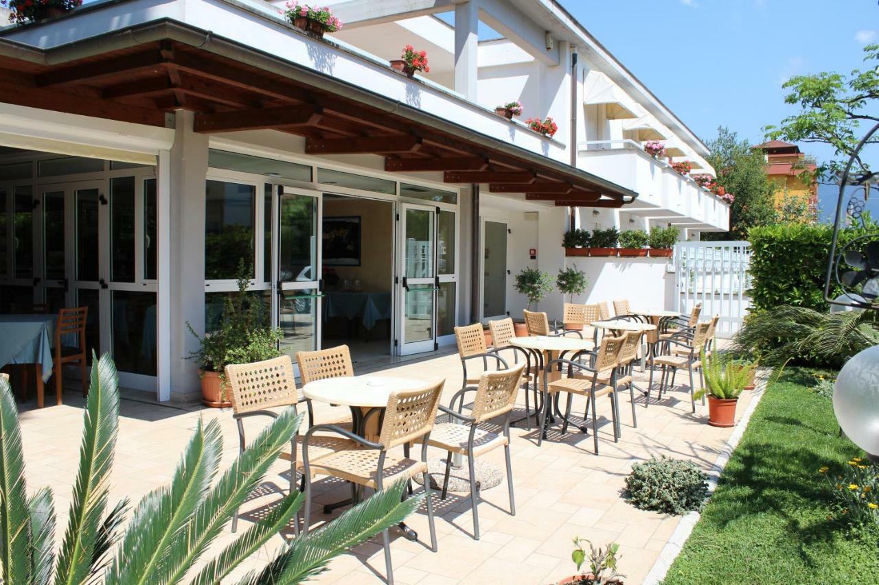 Hotel Mare Azzurro Террачина Экстерьер фото